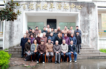 龙潭诗社和松涛诗社会员留影